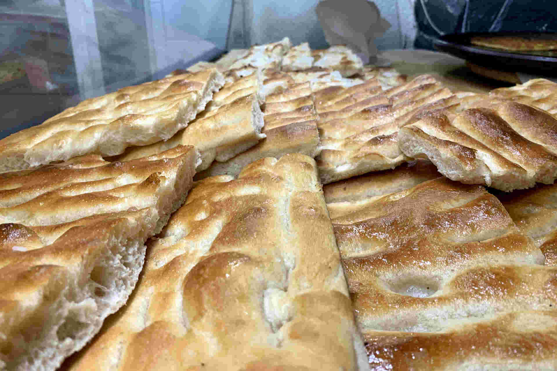 Focaccia genovese a Camogli - Focacceria Pasticceria U Caruggiu
