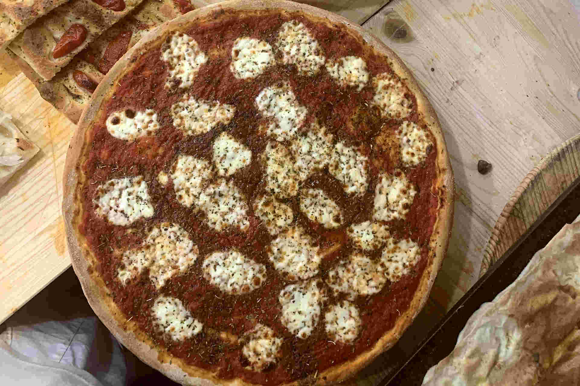 Gastronomia, specialità liguri e salentine a Camogli - Focacceria Pasticceria U Caruggiu