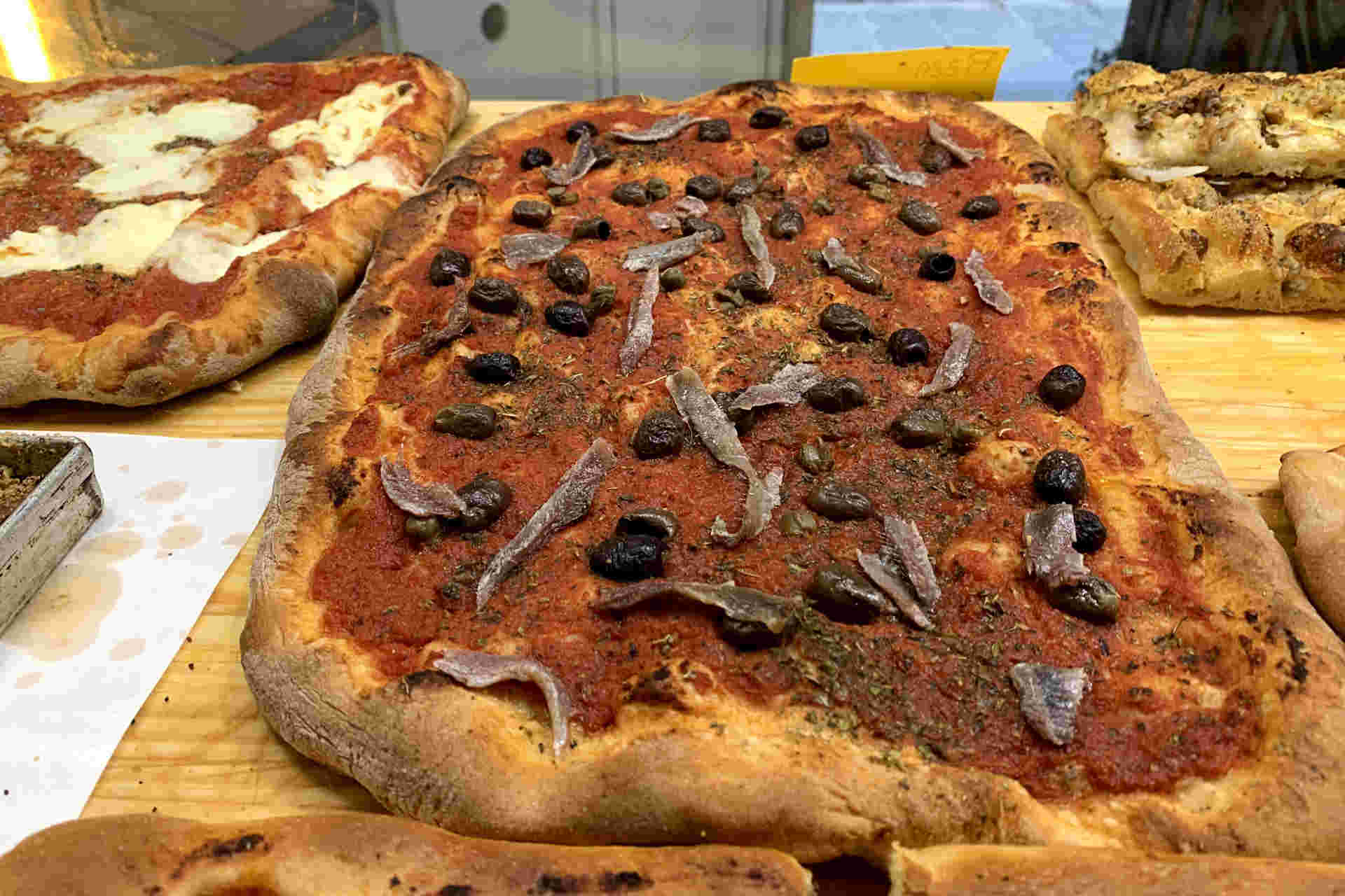 Gastronomia, specialità liguri e salentine a Camogli - Focacceria Pasticceria U Caruggiu